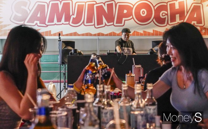 [머니S포토] DJ 다이시 댄스 공연 '사운드 베케이션' 맥주 파트너 카스 참여