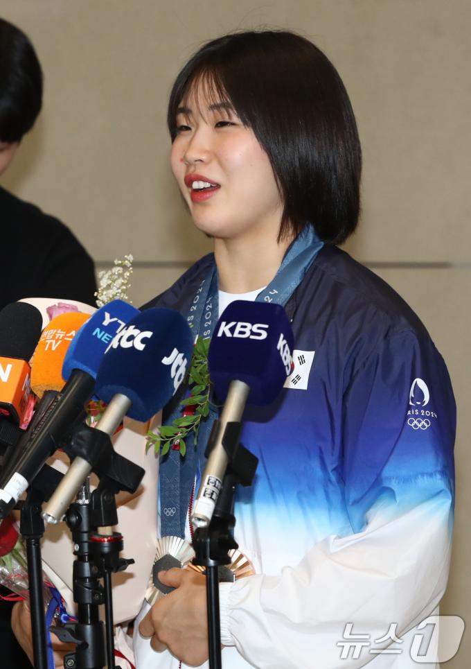 [사진] 취재진과 인터뷰 갖는 허미미