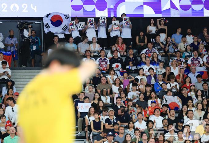 [사진] 안세영 선수 응원하는 한국 관중들