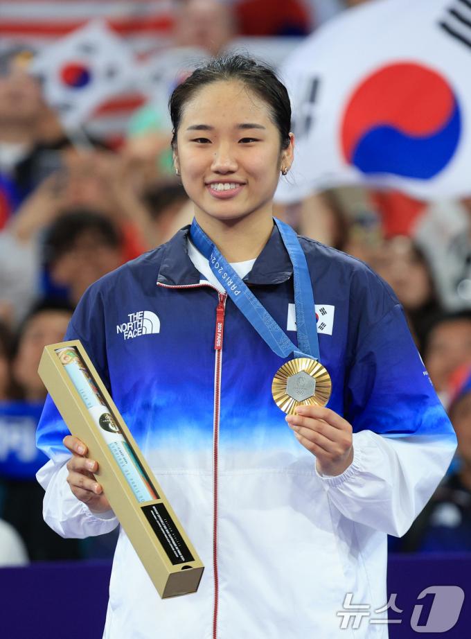 [사진] 안세영 '오늘은 내가 주인공'