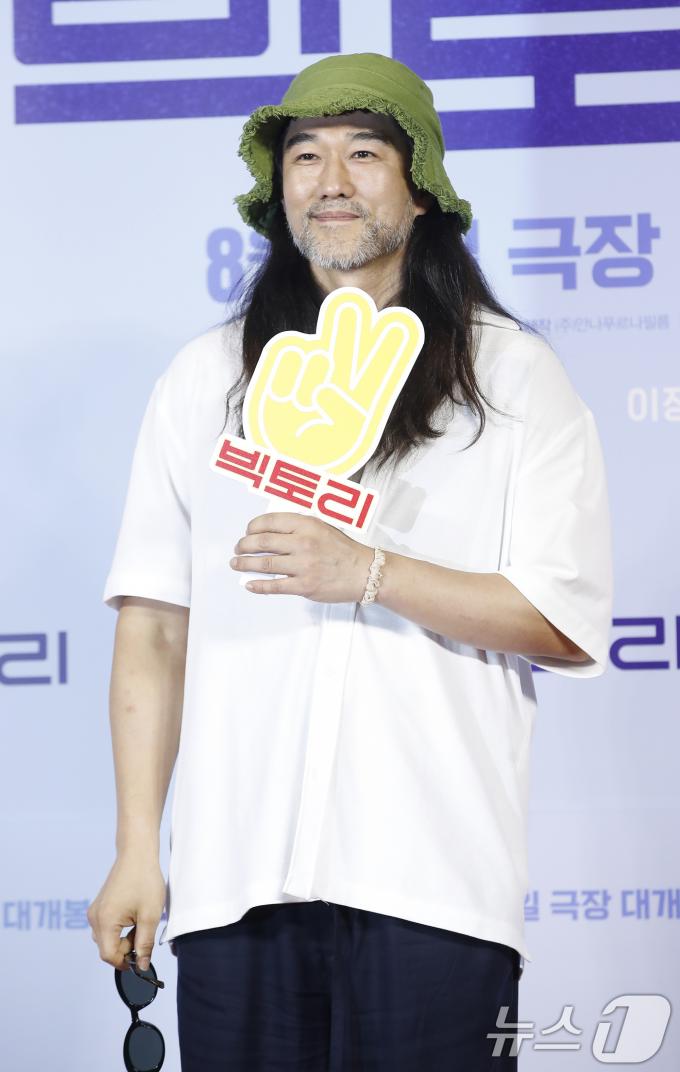 [사진] 이주현, 수염 하나로 달라진 분위기
