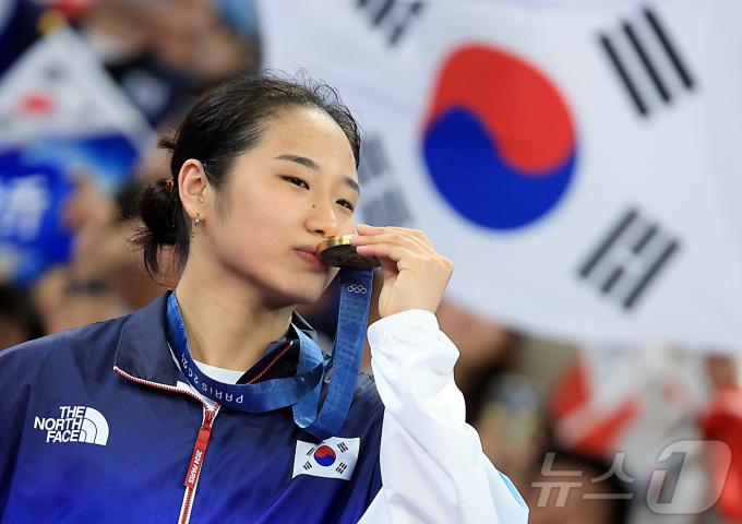 [사진] 안세영, 방수현 이후 28년 만에 단식 금메달