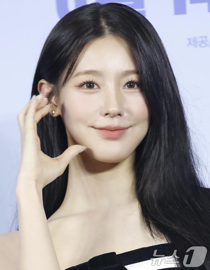 [사진] (여자)아이들 미연, 볼 하트 여신