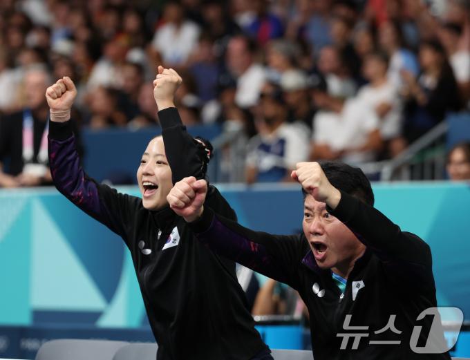 [사진] 신유빈·오광헌 감독 '할 수 있다'