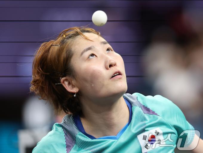 [사진] 서브 시도하는 이은혜