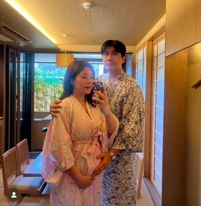 방송인 김승현과 장정윤 작가 부부가 6일 딸을 출산했다. 사진은 김승현(오른쪽), 장정윤 작가의 모습. /사진=장정윤 인스타그램