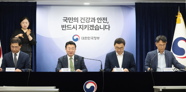 7일부터 후쿠시마 원전 8차 방류를 시작한다. 사진은 김종문 국무조정실 국무1차장(왼쪽에서 두 번째)이 후쿠시마 오염수 방류 관련 일일브리핑에서 발언하는 모습. /사진=뉴시스