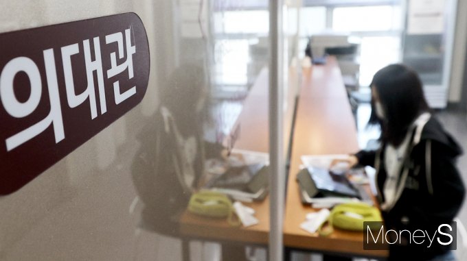 [머니S포토] 상위권 경쟁 치열… 수능 100일 앞둔 입시학원 의대관
