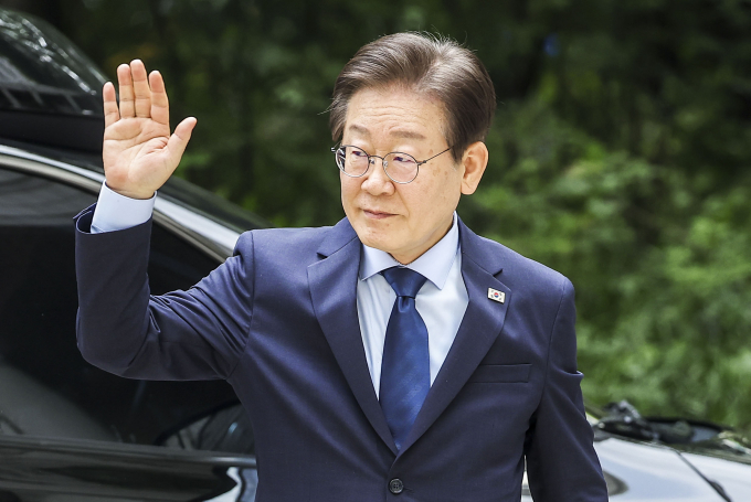 이재명 더불어민주당 당대표 후보가 윤석열 대통령을 지금 가장 만나고 싶은 사람이라고 말했다. 사진은 이 대표가 지난달 19일 서울 서초구 서울중앙지방법원에서 열린 대장동 배임 및 성남FC 뇌물 의혹 공판에 출석하는 모습. /사진=뉴시스