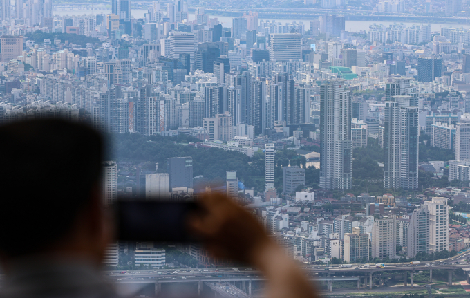 사진은 지난 7월 서울 송파구 롯데월드타워 스카이전망대에서 바라본 강남3구(강남·서초·송파) 아파트 단지 모습. /사진=뉴스1 