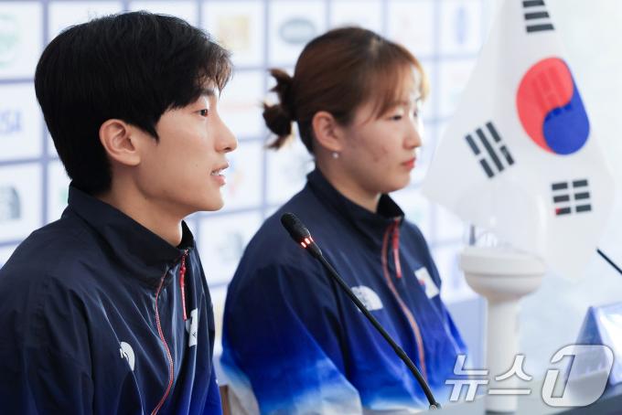 대한민국 배드민턴 혼합 복식 은메달리스트 김원호가 6일 오후(한국시간) 프랑스 파리에 마련된 코리아 하우스에서 메달리스트 기자회견을 하고 있다. 2024.8.6/뉴스1 ⓒ News1 박정호 기자