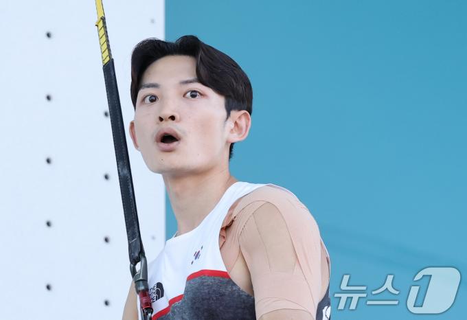[사진] 로프 타고 내려오는 신은철