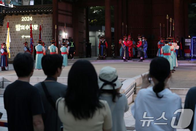 [사진] 야간 왕궁수문장 교대의식, 2024 밤의 수문장