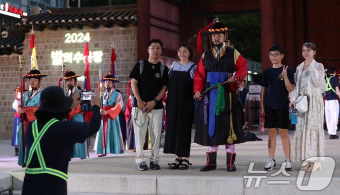 [사진] '왕의 수문장과 함께'