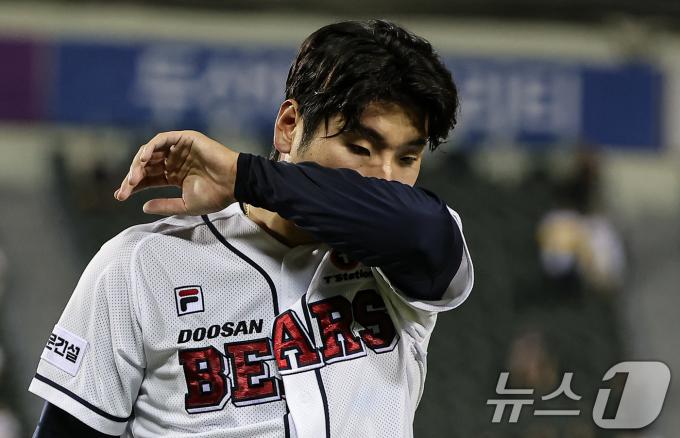 [사진] 두산 곽빈, 아쉬움 남았던 투구