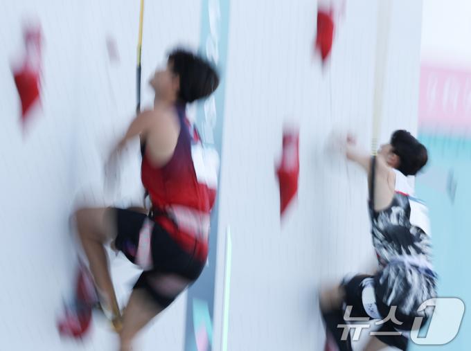 [사진] 신은철 '고지를 향해'