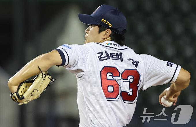 [사진] 두산 김택연, 리드 지킨다!