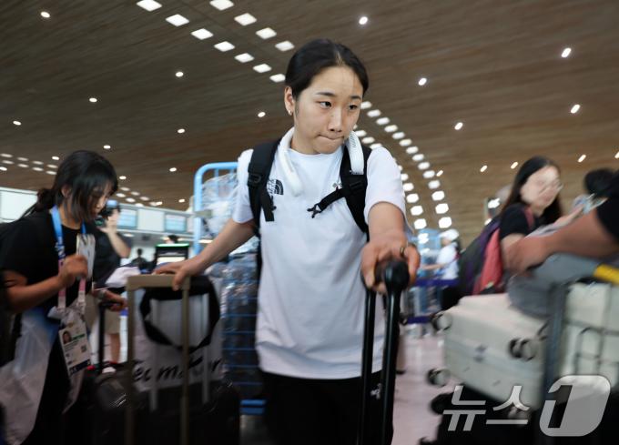 [사진] 귀국길 나서는 안세영