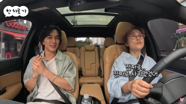 방송인 송은이가 정우성과 사귀었다고 말해 유승호를 놀라게 했다. /사진=유튜브 '비보티비' 캡처