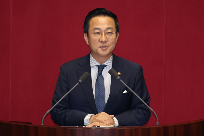 더불어민주당이 추경호 국민의힘 원내대표의 여·야·정 협의체 구성 제안에 대해 진정성이 없다며 지적했다. 사진은 박성준 민주당 원내수석부대표가 지난 1일 서울 여의도 국회에서 열린 제416회 국회(임시회) 제2차 본회의에서 의사 진행 발언을 하는 모습. /사진=뉴시스