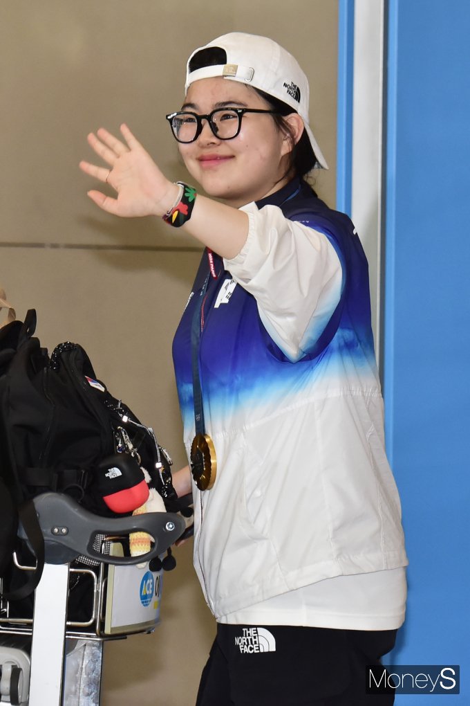 [머니S포토] 사격 양지인, 빛나는 금빛 메달 걸고 귀국행