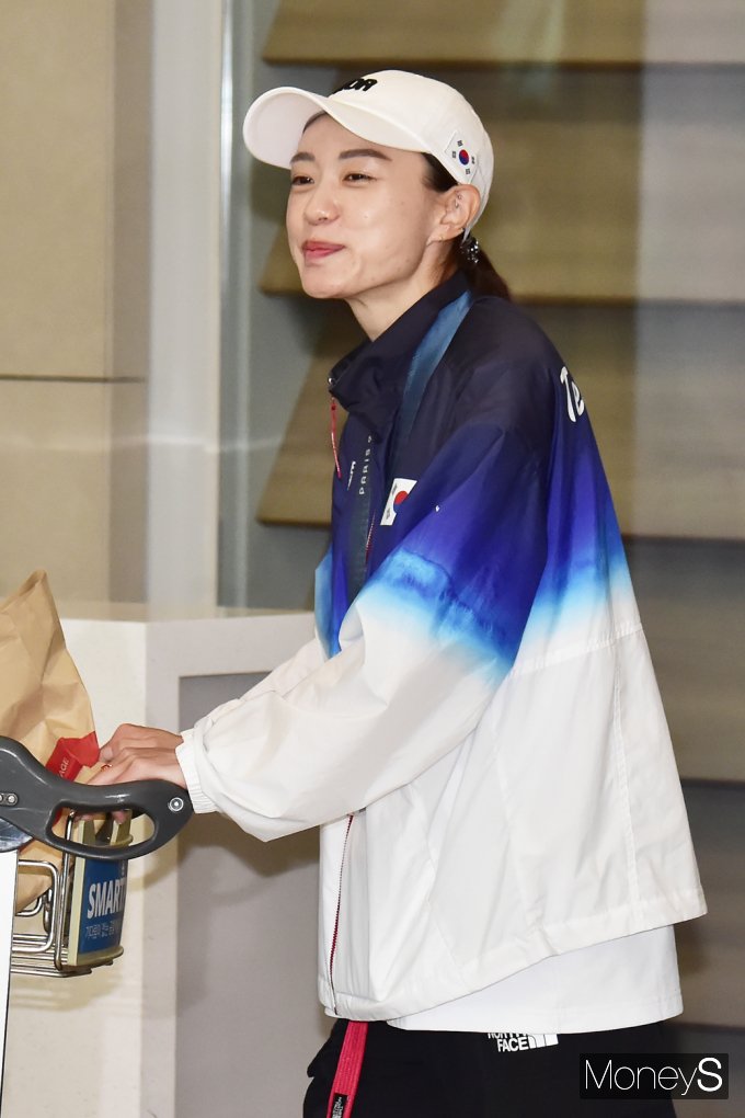 [머니S포토] 사격 스타 '김예지' 미소 머금고 귀국행
