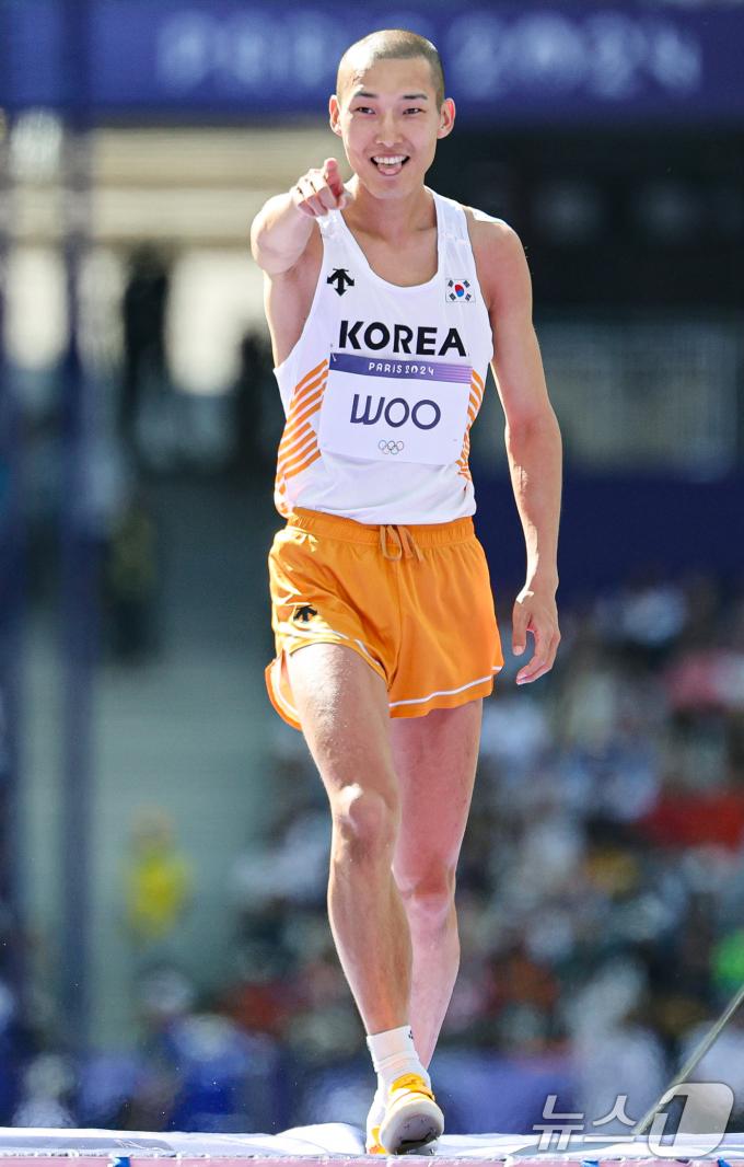 [사진] 2.24m 기록 성공하는 우상혁