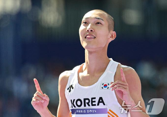 [사진] 기뻐하는 우상혁