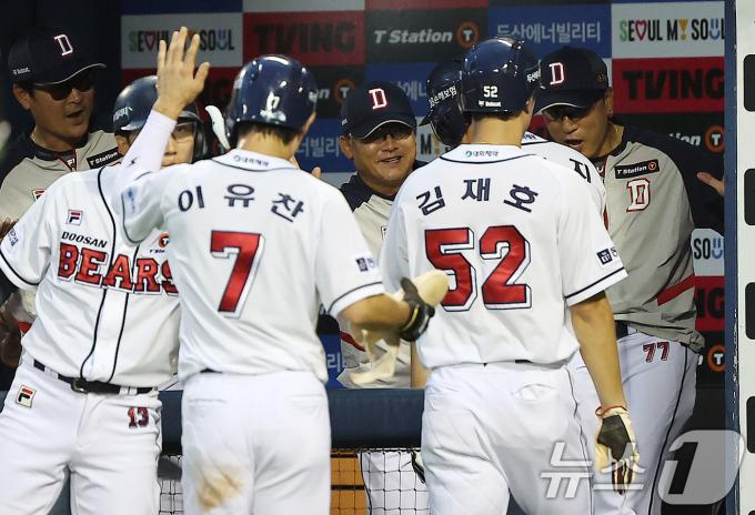 [사진] 이승엽 감독, 양의지 대단해!