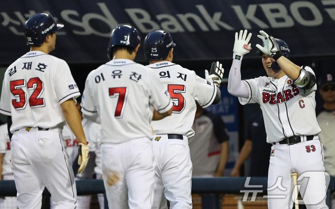 [사진] 양석환, 의지형 대단해!