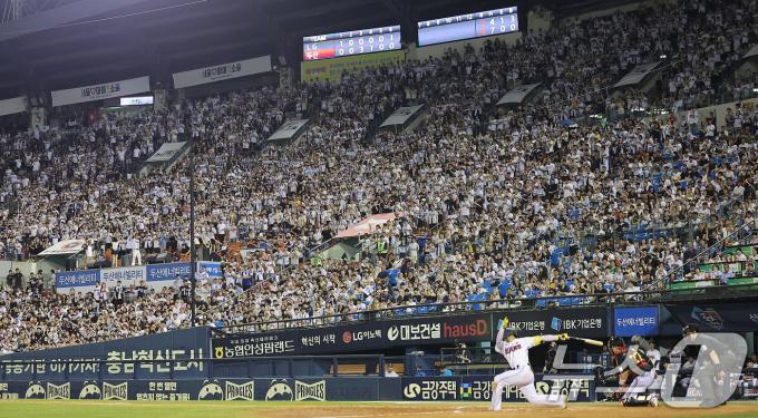 [사진] 역대 네 번째 800만 관중을 앞둔 KBO리그