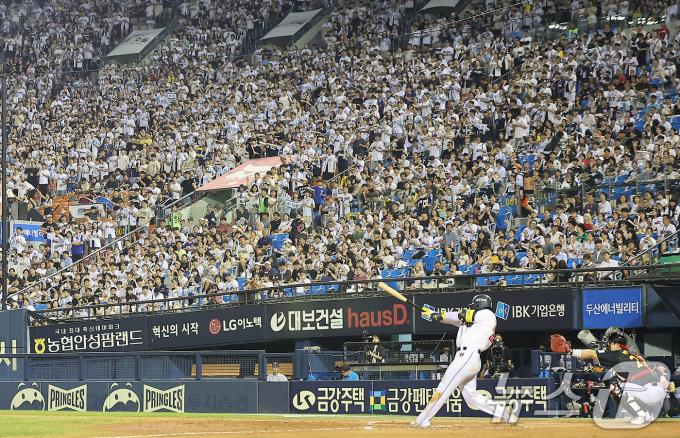 [사진] 열대야 속 뜨거운 응원 열기