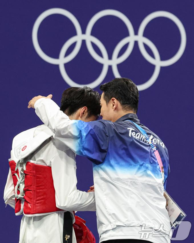 [사진] 축하 받는 박태준
