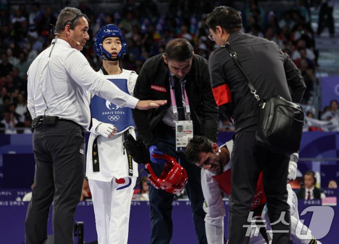 [사진] 동료의 부상에
