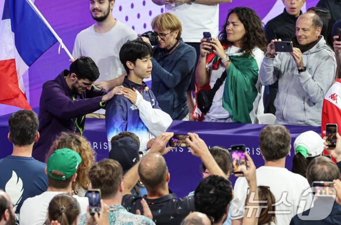 [사진] 함께 시상식장 향하는 박태준·마고메도프