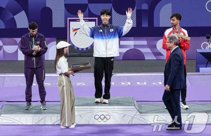[사진] 시상대 올라선 박태준