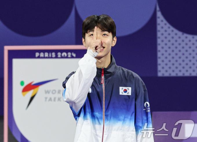 [사진] 시상대 오르는 박태준