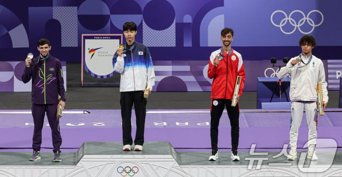 [사진] 금메달 손에 든 박태준