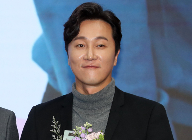 정신건강의학과 의사 양재웅의 병원에서 일어난 환자 사망 사건에 인권위가 조사에 나선다. 사진은 지난해 2월 서울시청 본관 다목적홀에서 열린 '서울특별시 홍보대사 감사패 수여 및 위촉식'에 참석한 정신건강의학과 전문의 양재웅. /사진=뉴시스