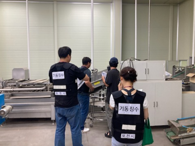 포천시가 고액 체납 농업법인에 사업장 수색을  실시하고 있다. / 사진제공=포천시