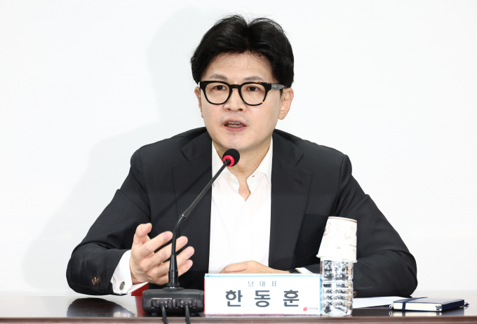 한동훈 국민의힘 대표가 더불어민주당에 금융투자소득세 공개토론을 재차 제안했다. 사진은 한 대표가 8일 서울 여의도 중앙당사에서 열린 최고위원회의에서 발언하는 모습. /사진=뉴스1