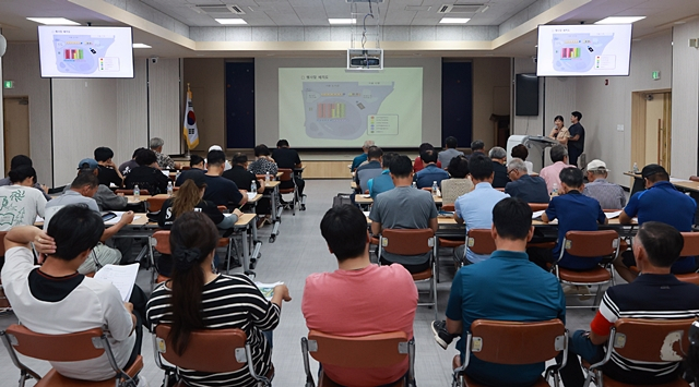 영양군이  8일 군청에서 제16회 영양고추 H·O·T Festival 판매부스 운영자 품질관리 교육을 실시하고 있다./사진제공=경북 영양군