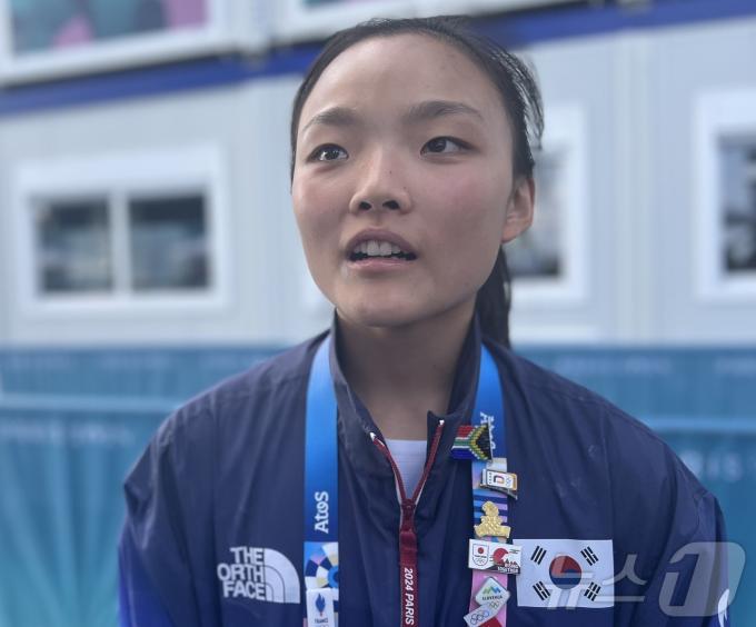 서채현이 8일(한국시간) 2024 파리 올림픽 스포츠클라이밍 여자 콤바인(볼더링+리드) 결선 진출을 확정한 뒤 취재진과 인터뷰하고 있다. 2024.8.8/뉴스1 ⓒ News1 이상철 기자