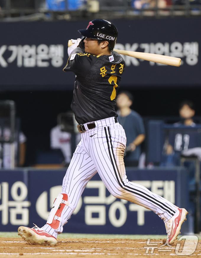 [사진] 2타점 2루타 날리는 문보경