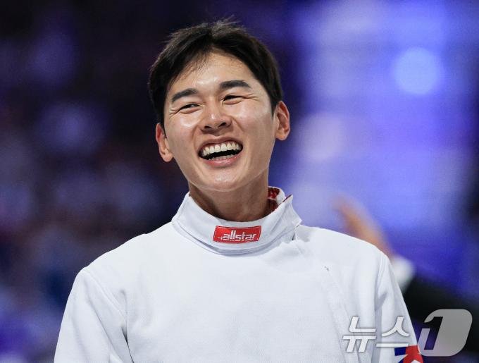 대한민국 근대5종 국가대표팀 전웅태 선수가 8일 오후(한국시간) 프랑스 파리 노스 파리 아레나에서 진행된 2024 파리올림픽 근대5종 펜싱 랭킹 라운드에서 미소를 짓고 있다. 2024.8.8/뉴스1 ⓒ News1 박정호 기자