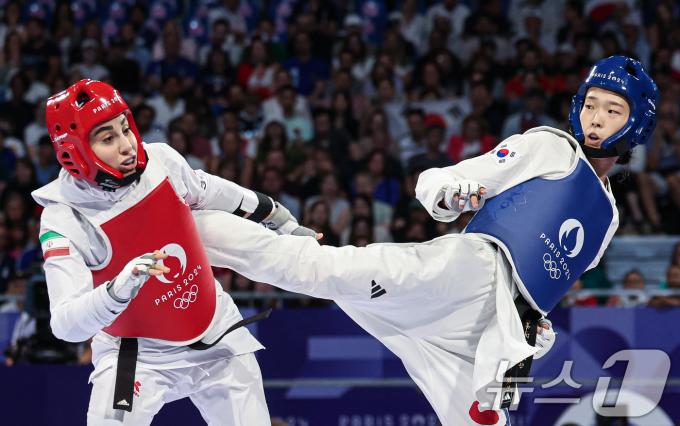 [사진] 김유진 '정확한 공격'