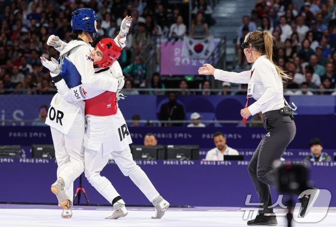 [사진] 김유진 '피해야 한다'