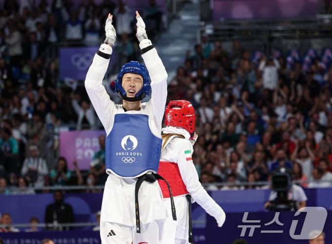 [사진] 금메달 기쁨 누리는 김유진