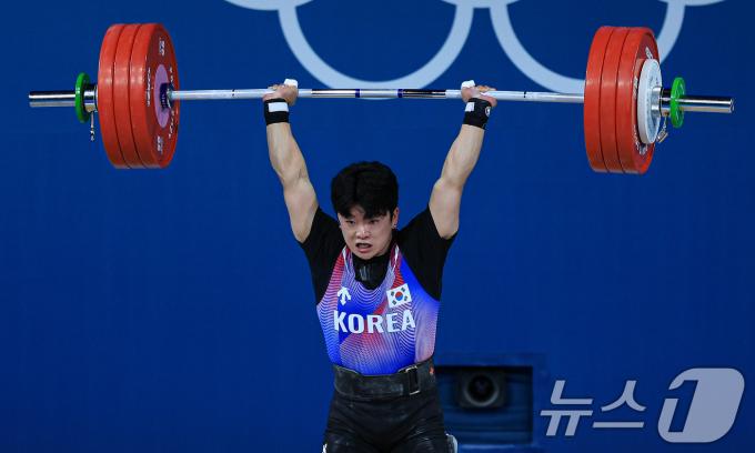 대한민국 역도 국가대표팀 박주효 선수가 9일 오전(한국시간) 프랑스 파리 사우스 파리 아레나 6에서 진행된 2024 파리올림픽 역도 남자 73kg급 경기에서 용상 2차시기 187kg에 성공하고 있다. 2024.8.9/뉴스1 ⓒ News1 박정호 기자