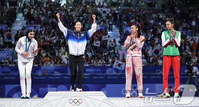 [사진] 시상대 가장 높은 곳에 오르는 김유진